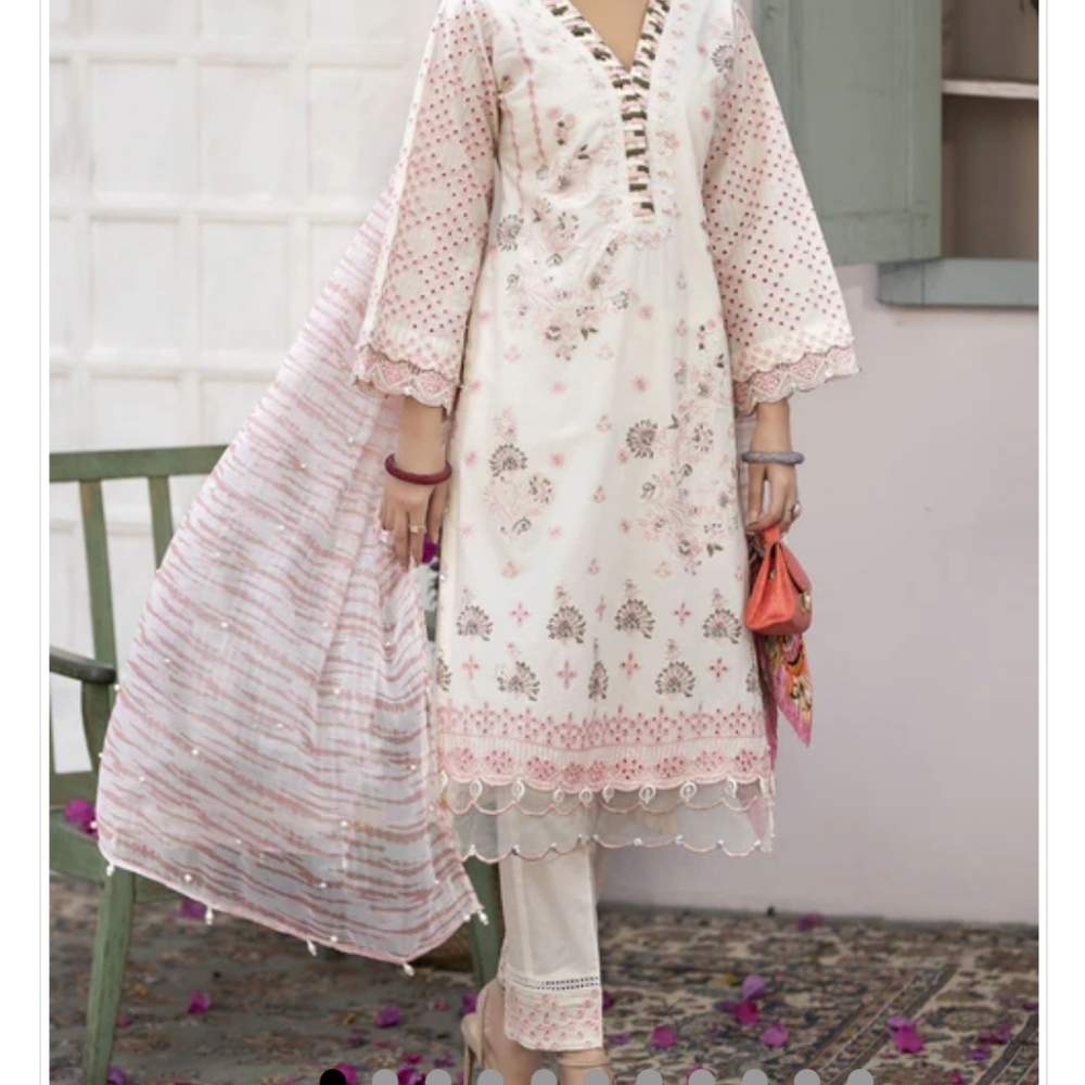 NIB ready to wear Elyna by Mona suit